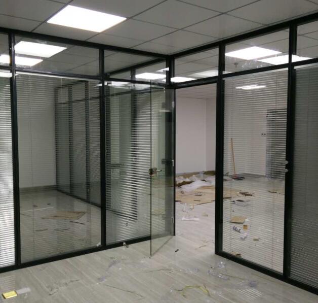 ���̰���