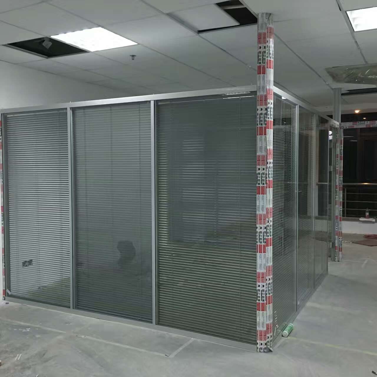 83�������